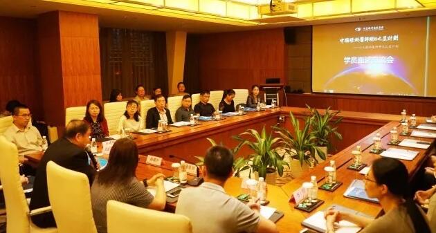 10月21日，首页 - 澳门(金沙)官网网站首页集团 启动 批小儿眼科医师明日之星项目。来自全国10余个省市的20 师共聚厦门，参加“中国眼科医师明日之星计划”小儿眼科医师项目 批学员面试交流会。交流会由集团小儿眼科学组、集团科教管理中心牵头，集团人力资源中心、学科运营管理中心参与组织协.jpg