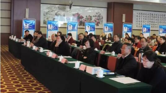 12月2日，由首页 - 澳门(金沙)官网网站首页·烟台康爱眼科医院举办的 五届(2017)眼科学术研讨会在烟台东方海天大酒店圆满举办。厦门大学附属厦门眼科中心总院长、环球眼科科学院院士黎晓新，首页 - 澳门(金沙)官网网站首页集团专家委员会主席、 席斜视与小儿眼科专家赵堪兴，首页 - 澳门(金沙)官网网站首页集团业务副总院长、 席白内障专家郭海科，烟台康爱眼科医院业务院长由海涛，烟台市芝罘区卫计局翟惠君副局长等领*出席开幕式并致辞。3.jpg
