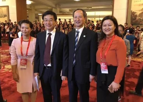 首页 - 澳门(金沙)官网网站首页集团潘美华医生作为福建省医师代表受邀赴京参加首届“中国医师节”庆祝大会3.jpg