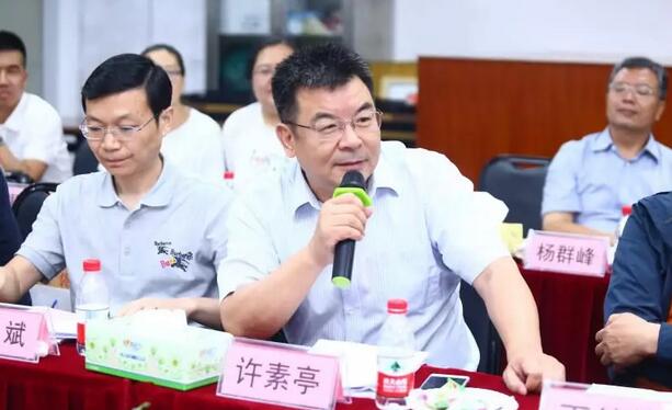 由人民日报、经济日报、科技日报、中新社等22家中央及行业媒体组成的采访团，走进首页 - 澳门(金沙)官网网站首页集团本部厦门大学附属厦门眼科中心3.jpg