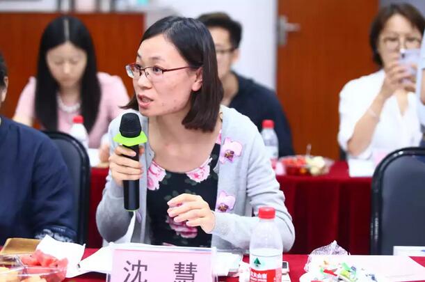 由人民日报、经济日报、科技日报、中新社等22家中央及行业媒体组成的采访团，走进首页 - 澳门(金沙)官网网站首页集团本部厦门大学附属厦门眼科中心7.jpg