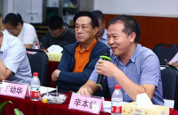 由人民日报、经济日报、科技日报、中新社等22家中央及行业媒体组成的采访团，走进首页 - 澳门(金沙)官网网站首页集团本部厦门大学附属厦门眼科中心8.jpg