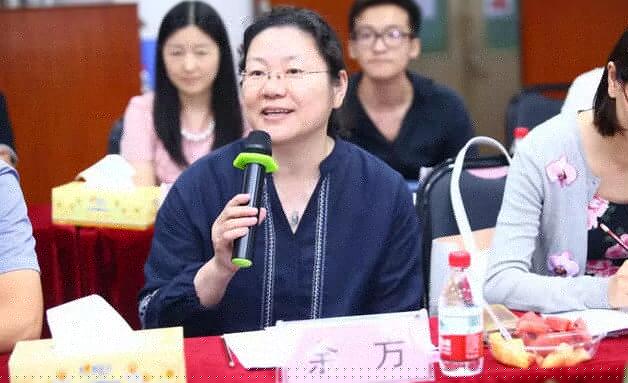 由人民日报、经济日报、科技日报、中新社等22家中央及行业媒体组成的采访团，走进首页 - 澳门(金沙)官网网站首页集团本部厦门大学附属厦门眼科中心9.jpg