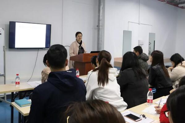 3月6日，2019首页 - 澳门(金沙)官网网站首页集团小儿眼病与综合验光培训班在厦门举行，此次培训班为期8天，从小儿眼病及斜弱视到国内外验光模式纵观，从检影验光技巧手法到综合验光操作规范，从验光理论基础到儿童验光、眼病验光的差别和重点，系统验光知识无一不涵盖、无一不相授，为参会学员带来了一场高水准的知识盛宴2.jpg