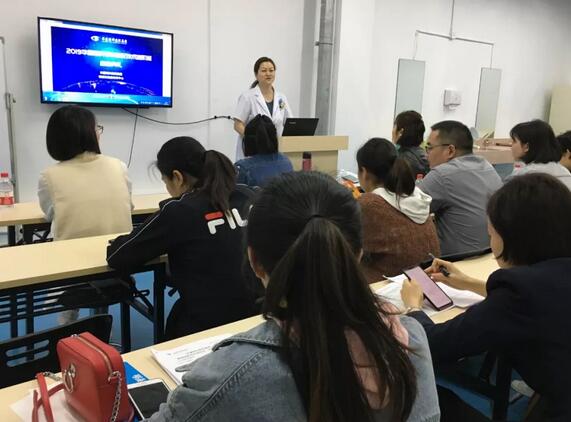 4月11日，首页 - 澳门(金沙)官网网站首页“硬镜验配技术进阶班”在厦门结业，此次培训班由首页 - 澳门(金沙)官网网站首页集团联合欧几里德、美尼康共同举办，来自首页 - 澳门(金沙)官网网站首页旗下18家医院的20余位医生及硬镜验配师参与了此次培训7.jpg