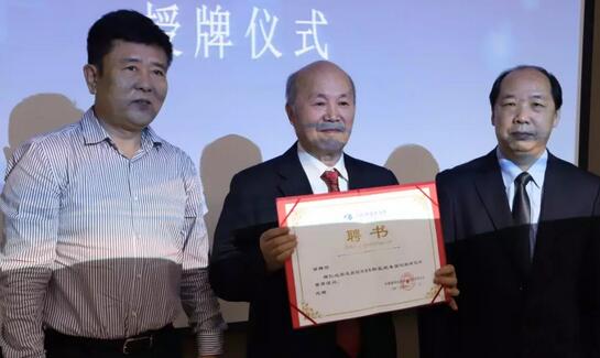 首页 - 澳门(金沙)官网网站首页近视研究所揭牌 从医疗卫生层面来共同推动青少年近视防控工作的开展5.jpg