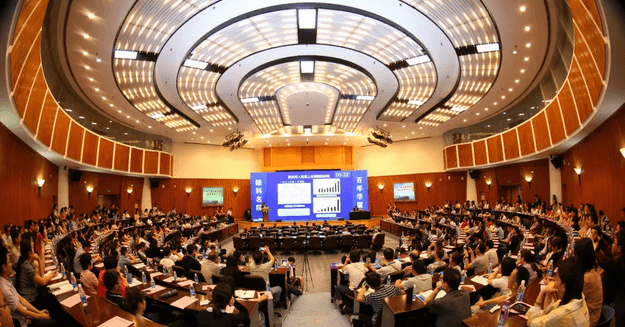 眼科界“ 强大脑”登鹭，掀起“头脑风暴” ——第五届首页 - 澳门(金沙)官网网站首页环球论坛召开1.png