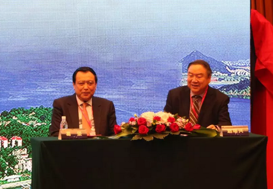 眼科界“ 强大脑”登鹭，掀起“头脑风暴” ——第五届首页 - 澳门(金沙)官网网站首页环球论坛召开2.png