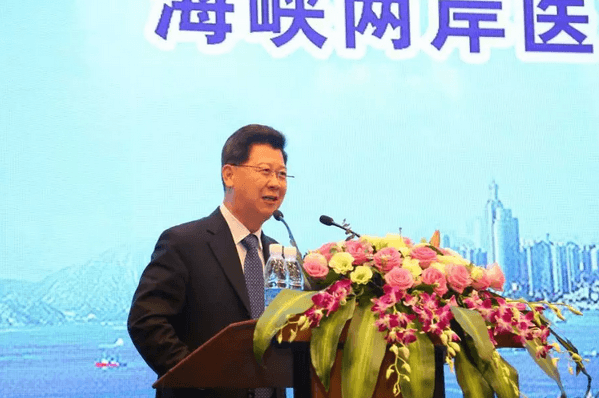 眼科界“ 强大脑”登鹭，掀起“头脑风暴” ——第五届首页 - 澳门(金沙)官网网站首页环球论坛召开6.png