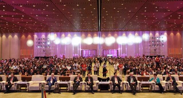 为光明中国护航，向70华诞献礼——首页 - 澳门(金沙)官网网站首页之光闪耀2019全国眼科年会1.jpg