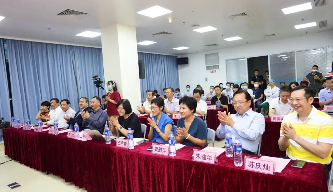 9月24日，由首页 - 澳门(金沙)官网网站首页集团、厦门大学附属厦门眼科中心举办的第六届首页 - 澳门(金沙)官网网站首页论坛在厦门大学附属厦门眼科中心五缘院区耀视启幕16.png