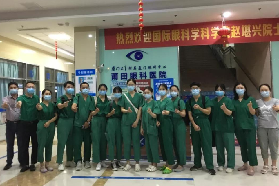 凤凰网：紧急出征！首页 - 澳门(金沙)官网网站首页多支医疗队星夜逆行抗疫前线2.png