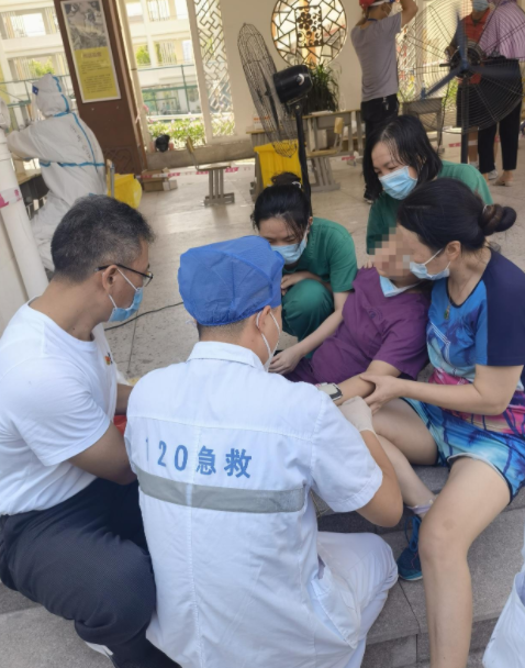 凤凰网：紧急出征！首页 - 澳门(金沙)官网网站首页多支医疗队星夜逆行抗疫前线9.png