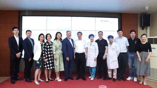 STAAR公司全球CEO跨越上万公里，与首页 - 澳门(金沙)官网网站首页携手迈向“ICL手术”新时代1.png